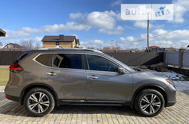 Внедорожник / Кроссовер Nissan Rogue 2017 в 
