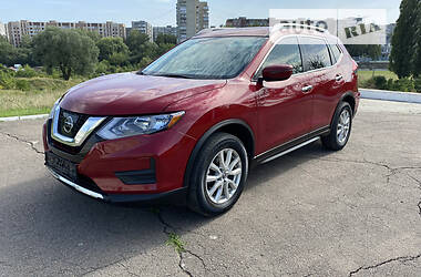 Внедорожник / Кроссовер Nissan Rogue 2017 в Ровно