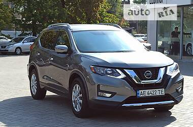 Позашляховик / Кросовер Nissan Rogue 2017 в 
