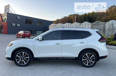 Внедорожник / Кроссовер Nissan Rogue 2018 в 