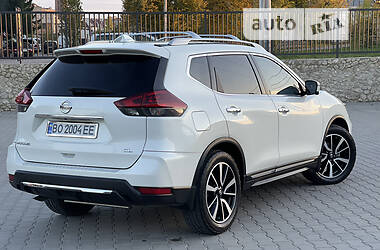 Внедорожник / Кроссовер Nissan Rogue 2018 в 