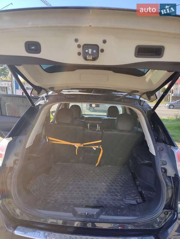 Внедорожник / Кроссовер Nissan Rogue 2016 в Киеве