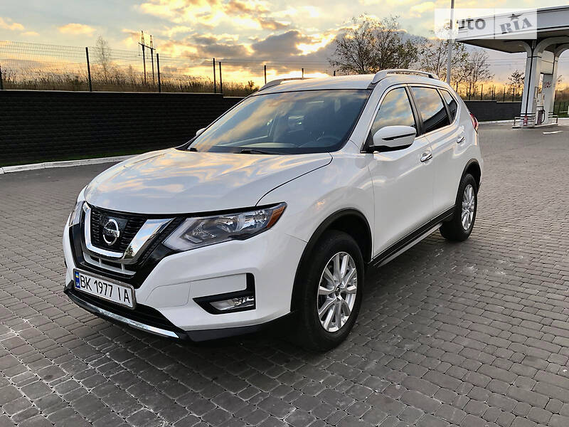 Внедорожник / Кроссовер Nissan Rogue 2018 в 