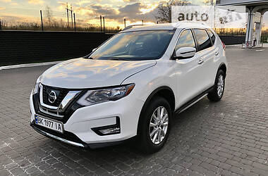 Внедорожник / Кроссовер Nissan Rogue 2018 в 