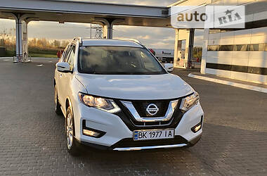Внедорожник / Кроссовер Nissan Rogue 2018 в 