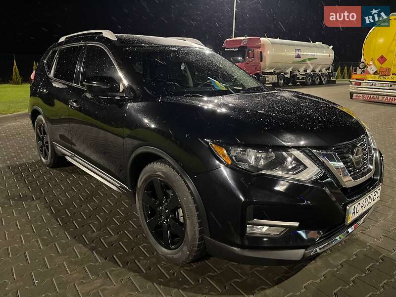 Позашляховик / Кросовер Nissan Rogue 2017 в Луцьку