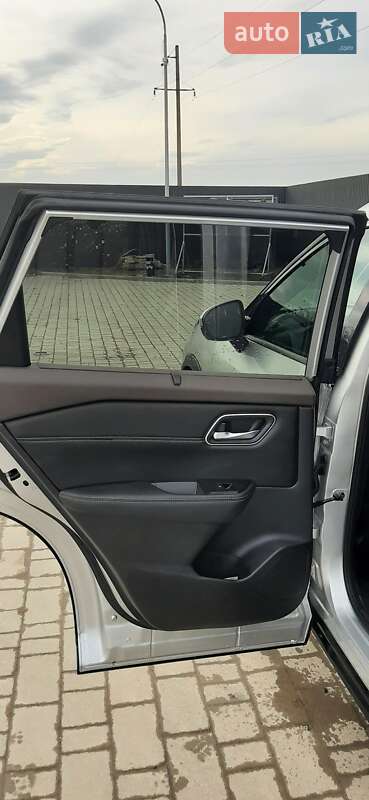 Позашляховик / Кросовер Nissan Rogue 2021 в Козові