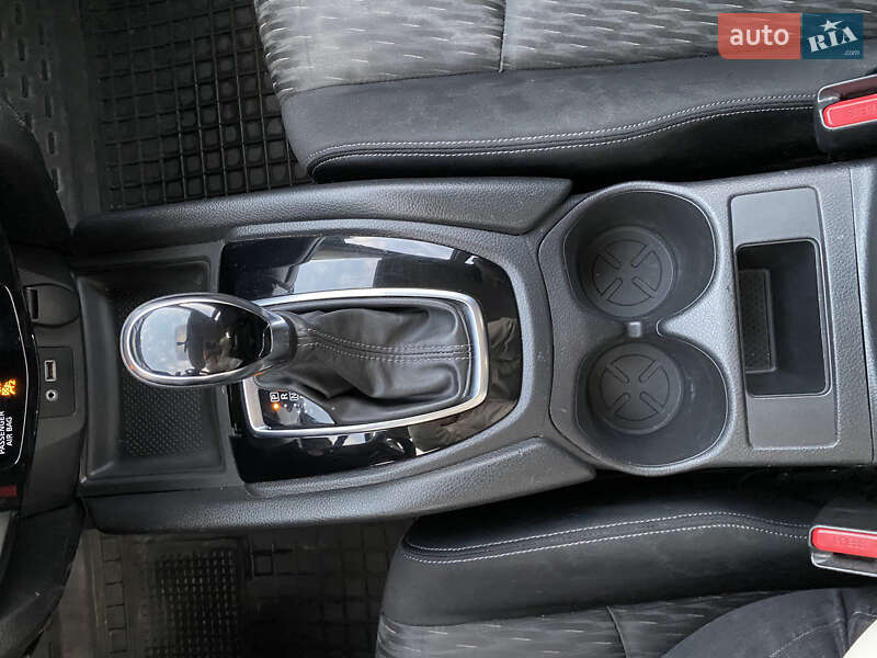 Внедорожник / Кроссовер Nissan Rogue 2017 в Луцке