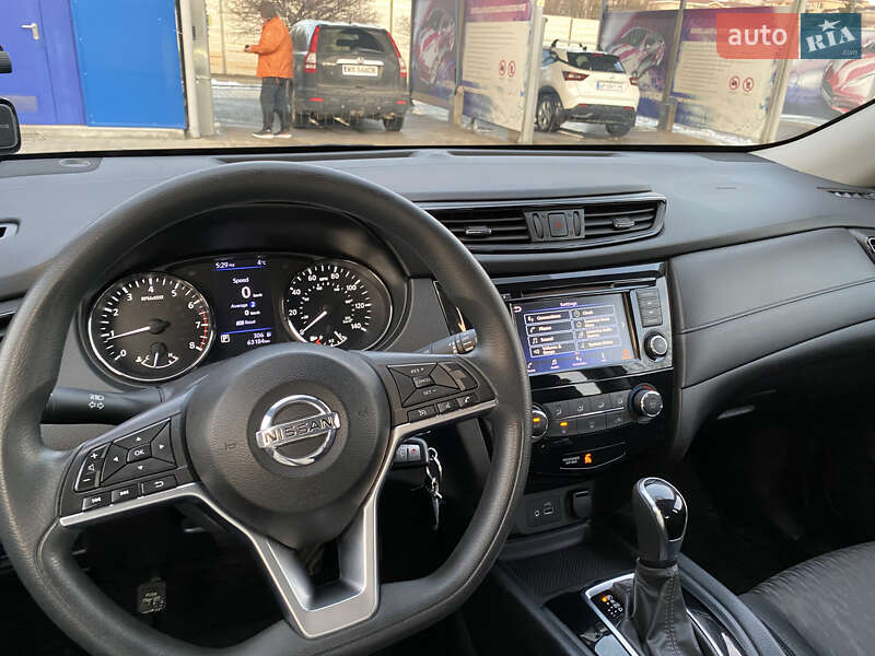 Внедорожник / Кроссовер Nissan Rogue 2017 в Луцке