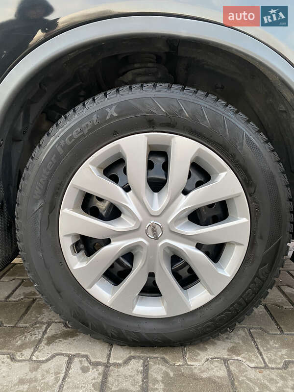 Внедорожник / Кроссовер Nissan Rogue 2017 в Луцке