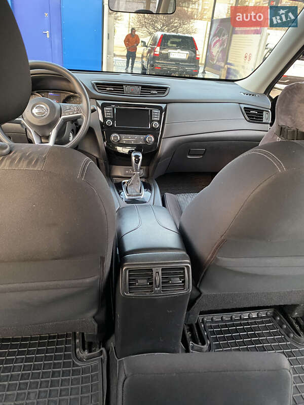 Внедорожник / Кроссовер Nissan Rogue 2017 в Луцке