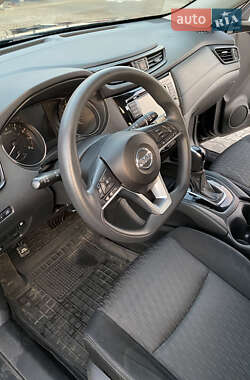 Внедорожник / Кроссовер Nissan Rogue 2017 в 