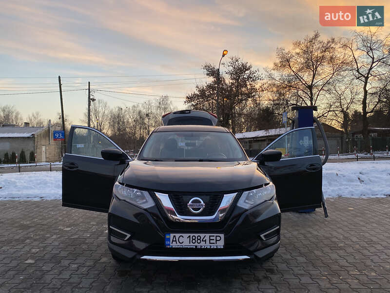 Внедорожник / Кроссовер Nissan Rogue 2017 в Луцке