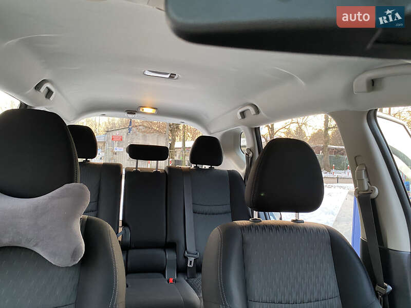 Внедорожник / Кроссовер Nissan Rogue 2017 в Луцке