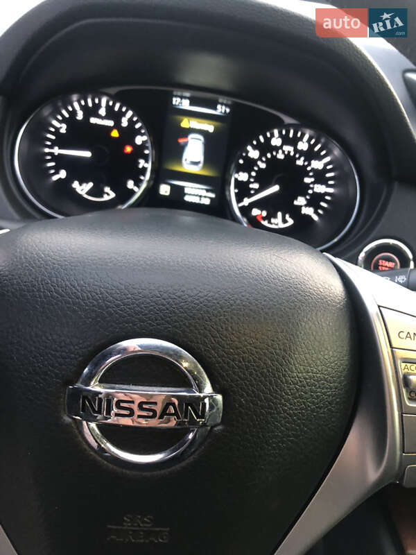 Позашляховик / Кросовер Nissan Rogue 2013 в Окнах