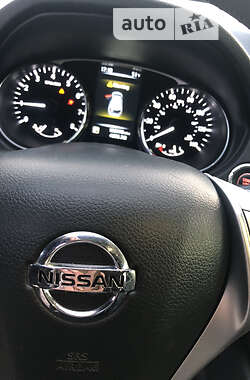 Внедорожник / Кроссовер Nissan Rogue 2013 в Окнах