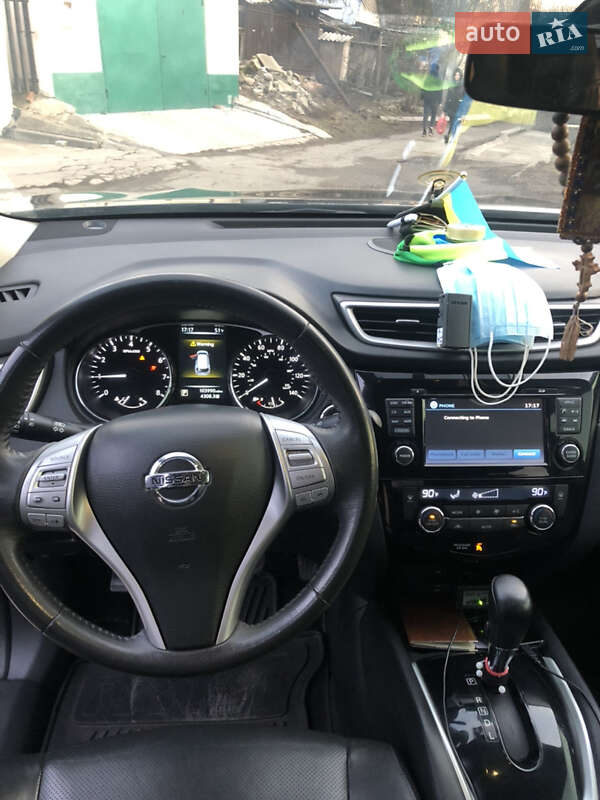 Позашляховик / Кросовер Nissan Rogue 2013 в Окнах