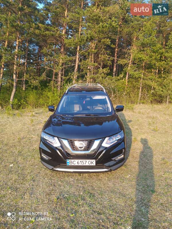 Внедорожник / Кроссовер Nissan Rogue 2017 в Золочеве