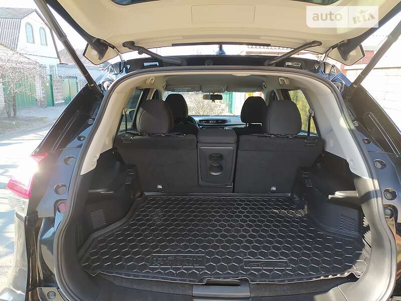 Внедорожник / Кроссовер Nissan Rogue 2017 в Светловодске