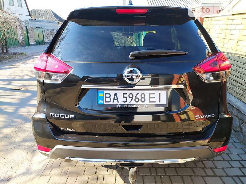 Внедорожник / Кроссовер Nissan Rogue 2017 в Светловодске