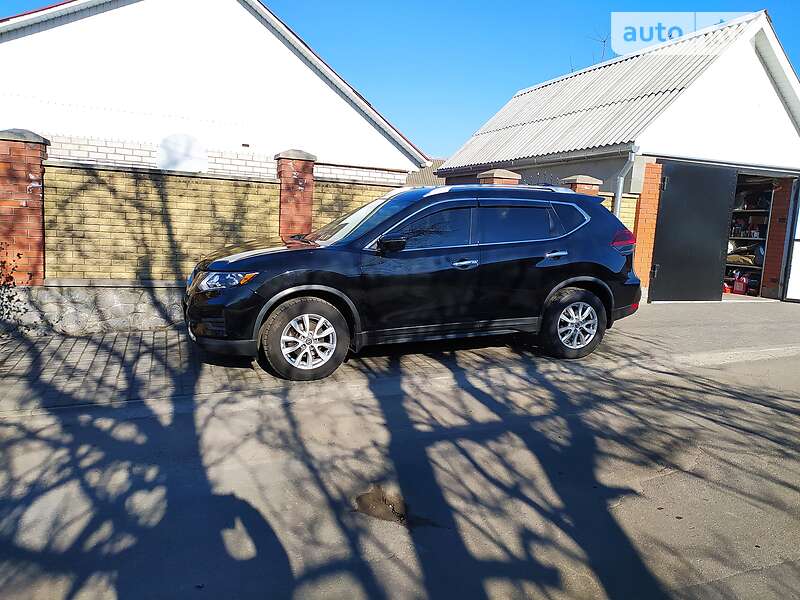 Внедорожник / Кроссовер Nissan Rogue 2017 в Светловодске