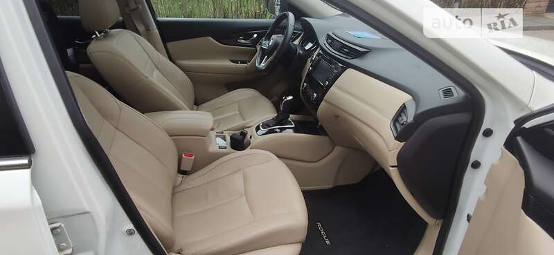 Позашляховик / Кросовер Nissan Rogue 2016 в Львові