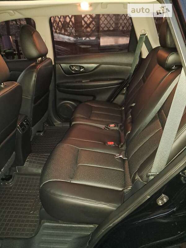 Внедорожник / Кроссовер Nissan Rogue 2015 в Львове