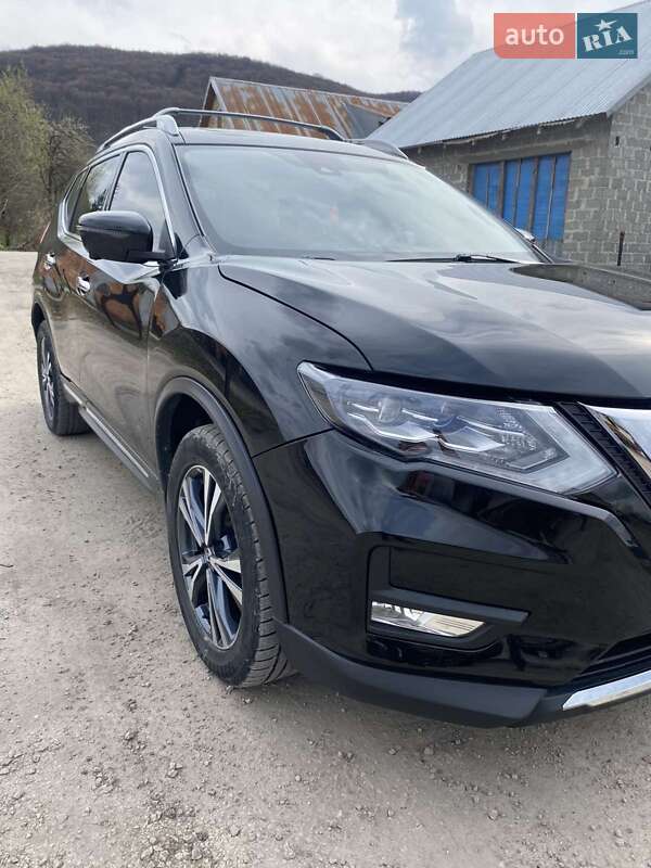 Внедорожник / Кроссовер Nissan Rogue 2017 в Золочеве