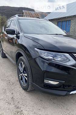 Внедорожник / Кроссовер Nissan Rogue 2017 в Золочеве