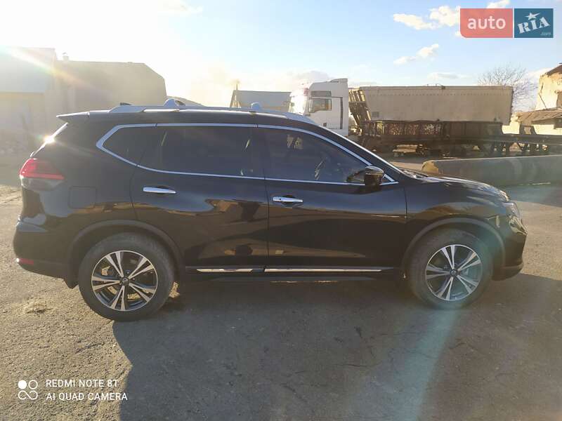 Внедорожник / Кроссовер Nissan Rogue 2017 в Золочеве
