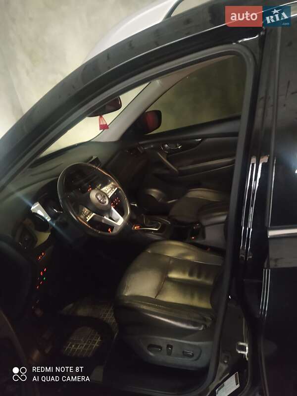 Внедорожник / Кроссовер Nissan Rogue 2017 в Золочеве