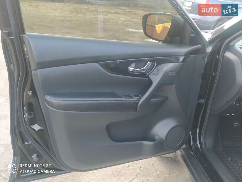 Внедорожник / Кроссовер Nissan Rogue 2017 в Золочеве