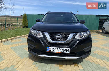 Позашляховик / Кросовер Nissan Rogue 2016 в Старому Самборі