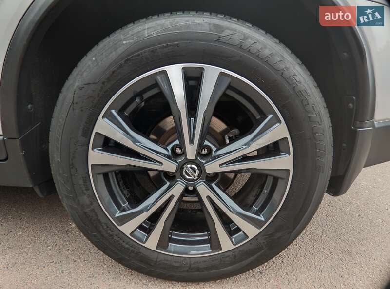 Внедорожник / Кроссовер Nissan Rogue 2017 в Ровно