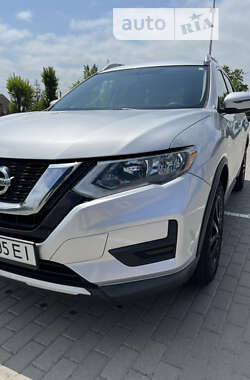 Внедорожник / Кроссовер Nissan Rogue 2017 в 