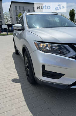 Внедорожник / Кроссовер Nissan Rogue 2017 в 