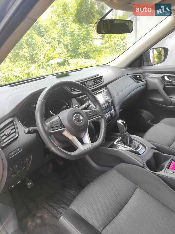 Внедорожник / Кроссовер Nissan Rogue 2017 в Виннице