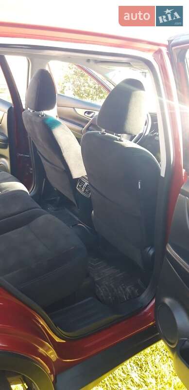 Внедорожник / Кроссовер Nissan Rogue 2015 в Яготине