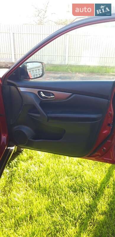 Внедорожник / Кроссовер Nissan Rogue 2015 в Яготине