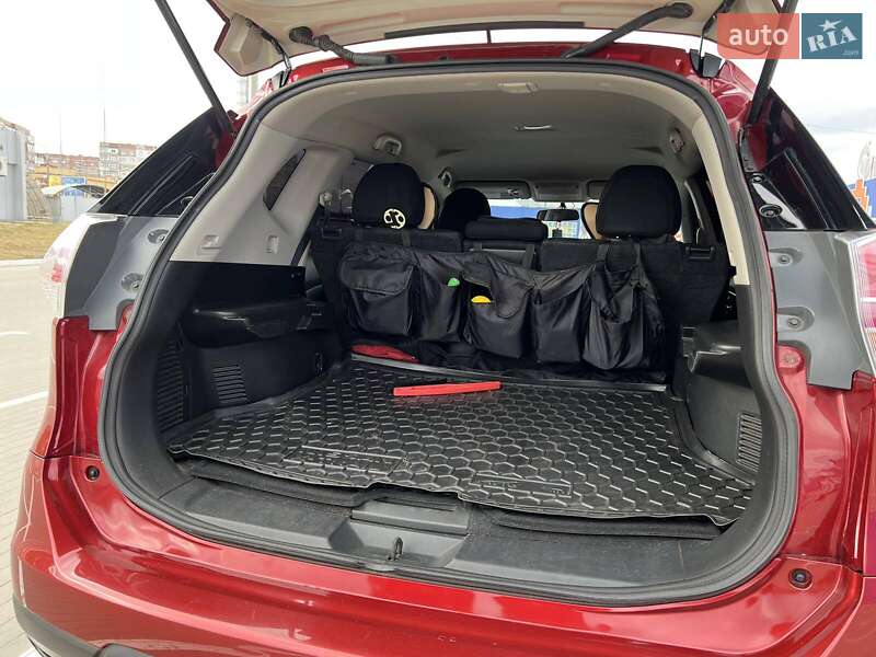 Позашляховик / Кросовер Nissan Rogue 2016 в Сумах