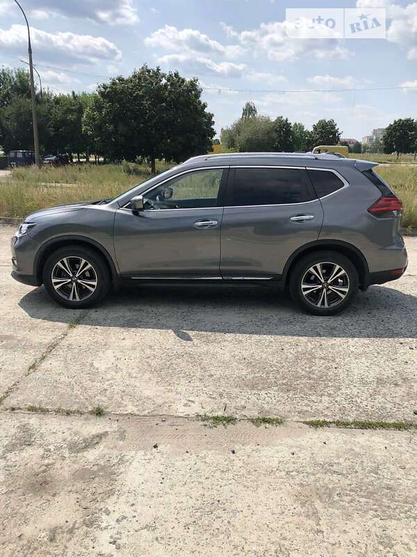 Внедорожник / Кроссовер Nissan Rogue 2017 в Нетешине