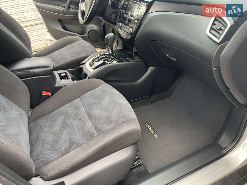 Позашляховик / Кросовер Nissan Rogue 2015 в Житомирі