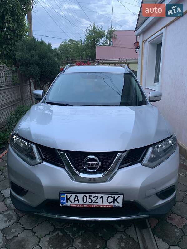 Позашляховик / Кросовер Nissan Rogue 2015 в Житомирі