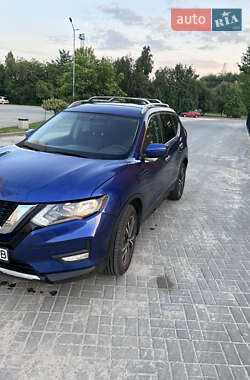 Внедорожник / Кроссовер Nissan Rogue 2016 в Львове