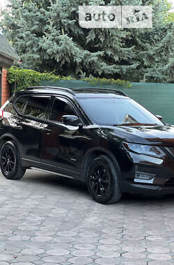 Внедорожник / Кроссовер Nissan Rogue 2018 в 