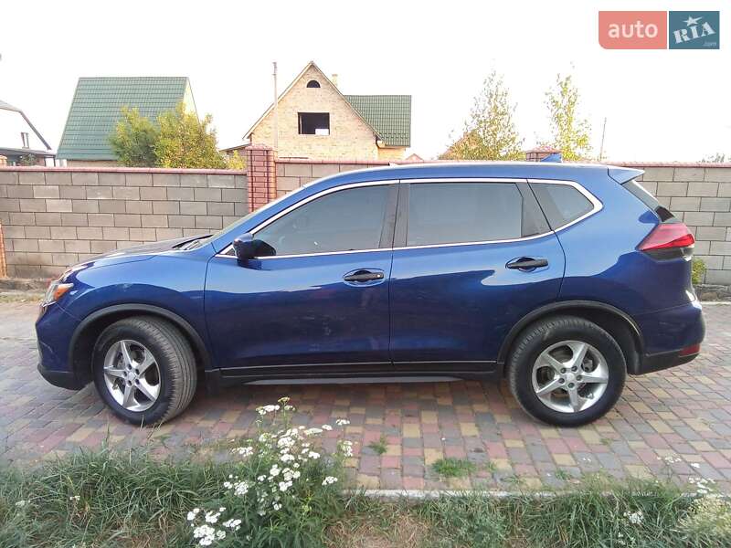 Внедорожник / Кроссовер Nissan Rogue 2016 в 