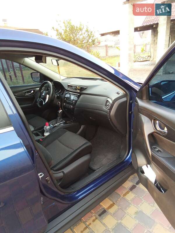 Внедорожник / Кроссовер Nissan Rogue 2016 в Сарнах