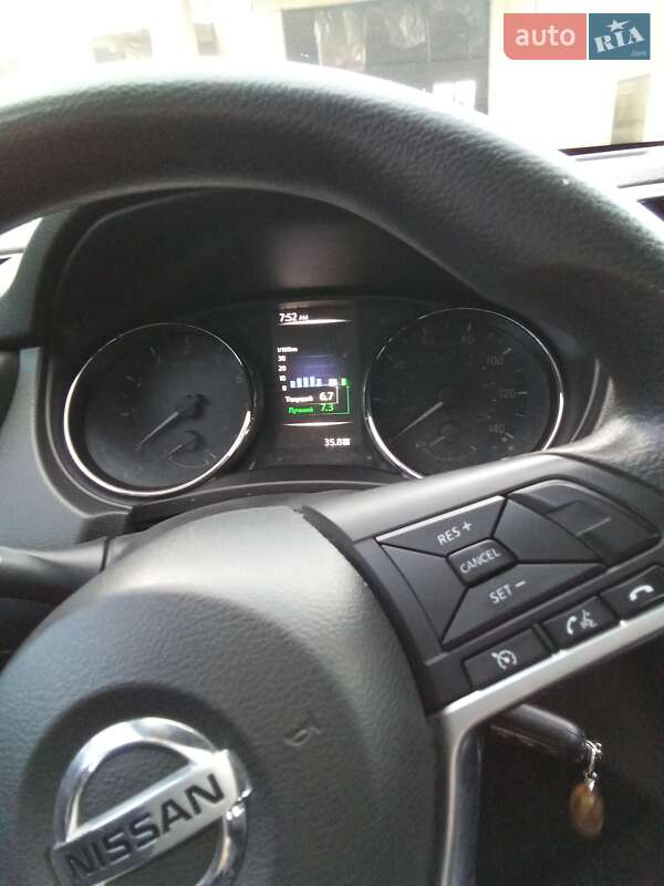 Внедорожник / Кроссовер Nissan Rogue 2016 в Сарнах