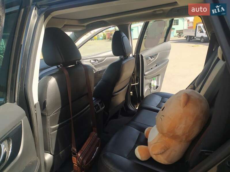 Позашляховик / Кросовер Nissan Rogue 2016 в Жмеринці