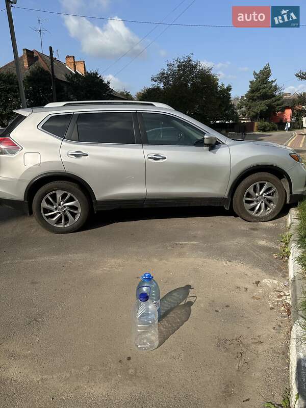 Позашляховик / Кросовер Nissan Rogue 2014 в Стрию